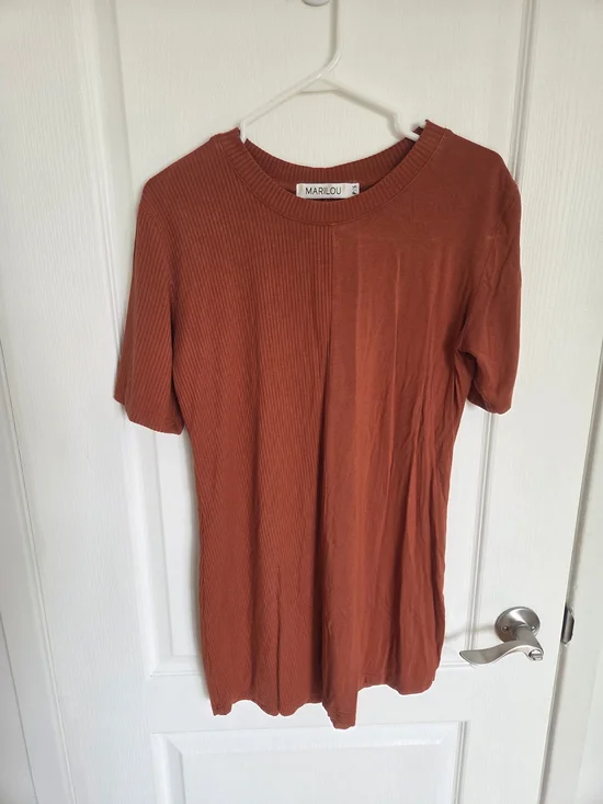 Long Rust Short Sleeve Ribbed Top - Picture 1 of 5